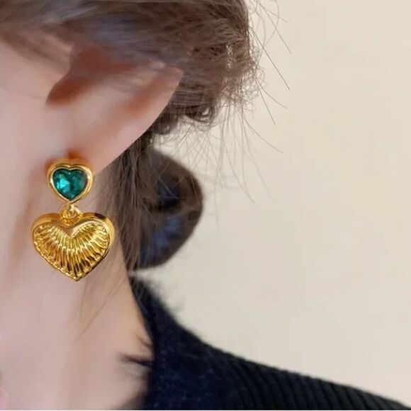 Gold Heart Earrings with Green Gemstone A1454 - Picture 2 of 3